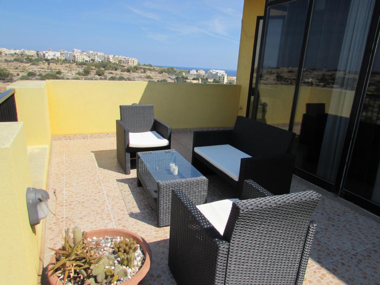 Panoramic Penthouse In Marsascala Which Enjoys Sea And Country Views Apartment Марсаскала Екстериор снимка