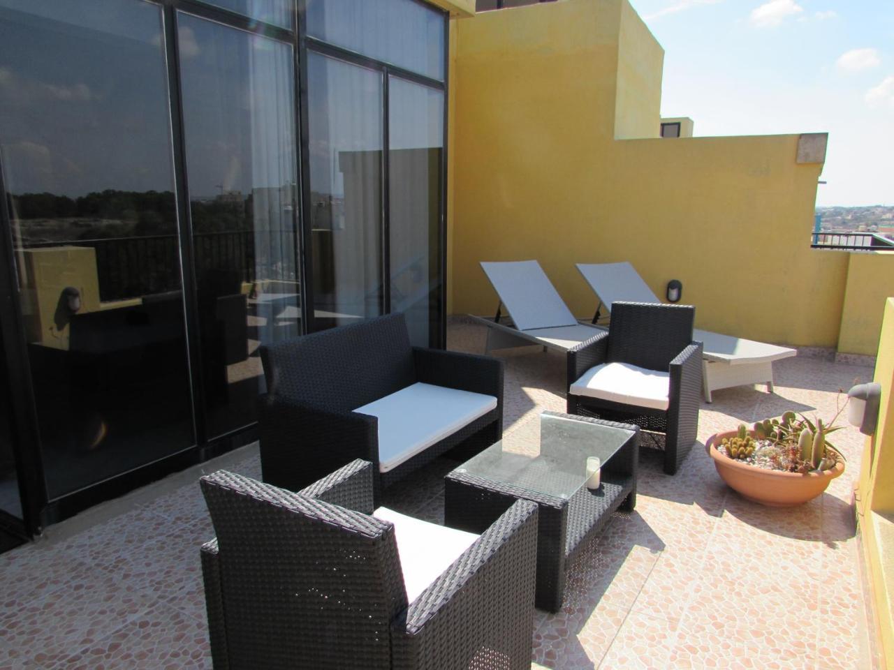Panoramic Penthouse In Marsascala Which Enjoys Sea And Country Views Apartment Марсаскала Екстериор снимка